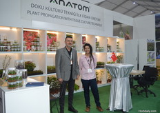 Ismael Varol and Dünyam Pepperel with Anatom Biyoteknoloji, specialists in tissue culture. They had, among others, talks with Dutch interested companies.
